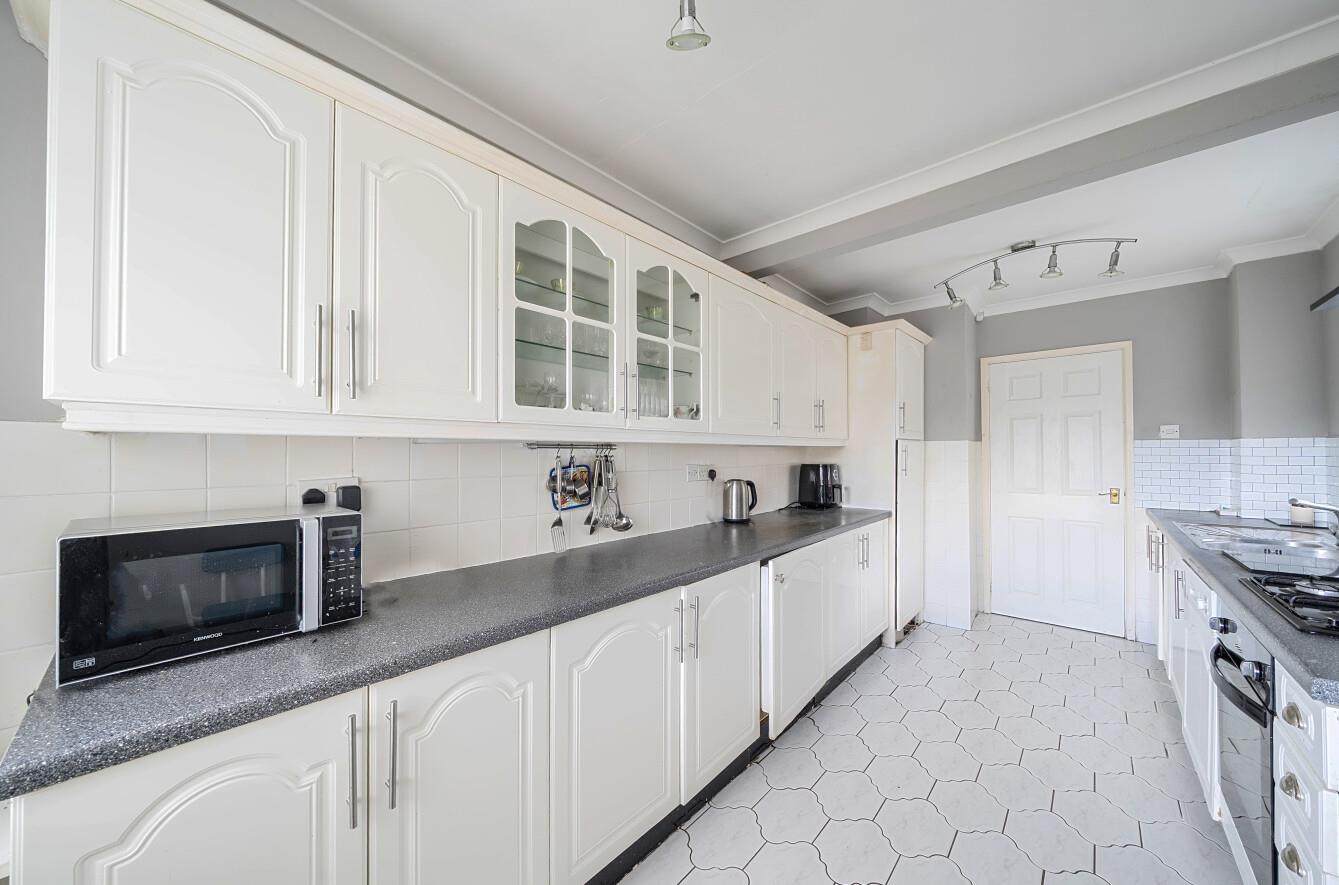 Mendip Close, Fforestfach, Swansea, SA5 5AB